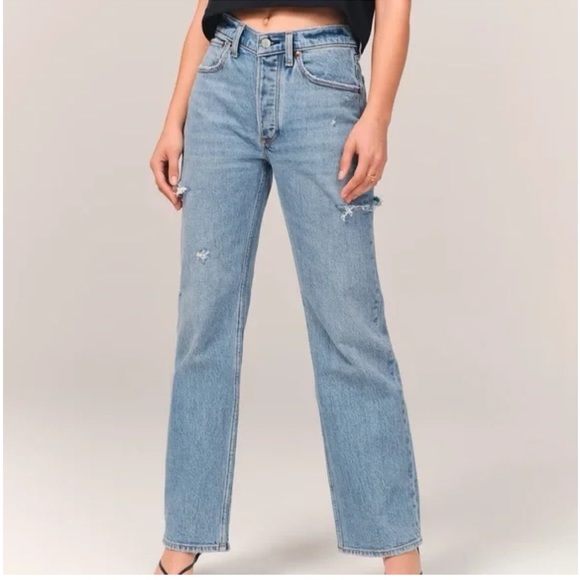 Abercrombie and Fitch Curve Love Low Rise 90s
Baggy Jean - Picture 2 of 6